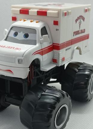 Машинки тачки доктор несветло монстер трак. cars dr. feel bad disney pixar. cars toon cars: monster truck dr.