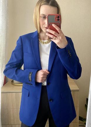 Синій піджак