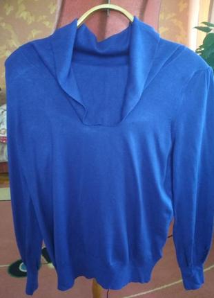 Светр з вільної горловиною