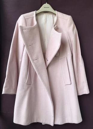 Пальто нежно-розового цвета без воротника4 фото