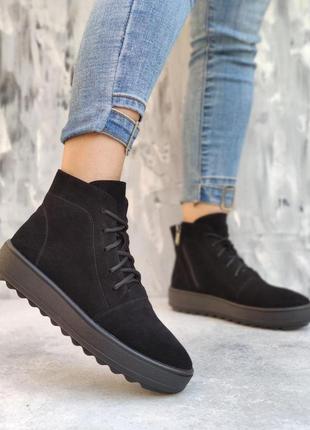 Жіночі чорні замшеві черевики на низькій платформі всередині змійка розміри 36-41