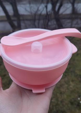 Силіконовий посуд для дітей  посуд для годування  тарілочка із кришкою + ложечка + нагрудник з принтом6 фото