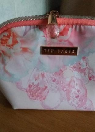 Нежная косметичка ted baker1 фото