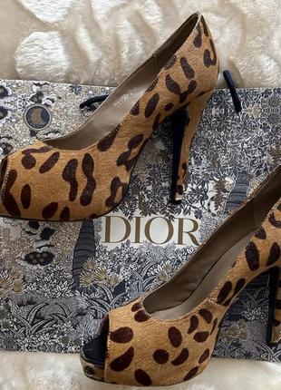 Жіночі леопардові туфлі на високих підборах christian louboutin лакшері босоніжки, туфлі-човники1 фото