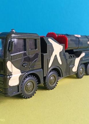 Игрушечный военный ракетный грузовой автомобиль , игрушка автомобильная ракетная установка4 фото