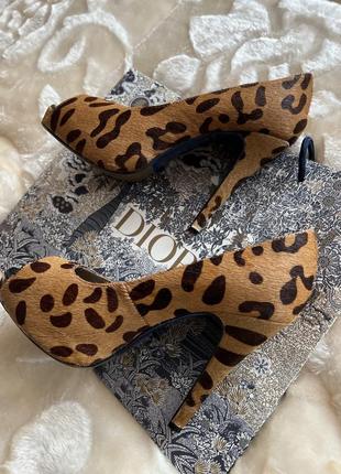 Жіночі леопардові туфлі на високих підборах christian louboutin лакшері босоніжки, туфлі-човники6 фото