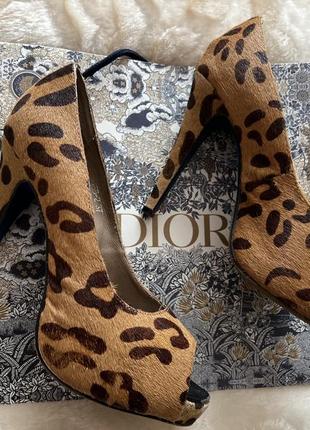 Жіночі леопардові туфлі на високих підборах christian louboutin лакшері босоніжки, туфлі-човники7 фото