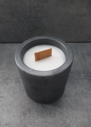 Масажна свічка в бетонному кашпо