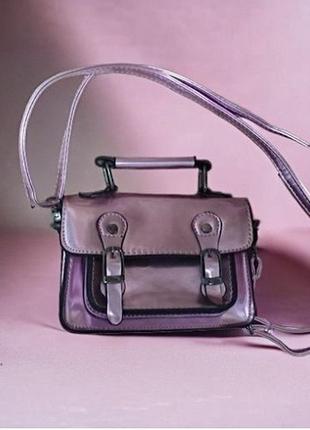 Маленькая пурпурная сумочка