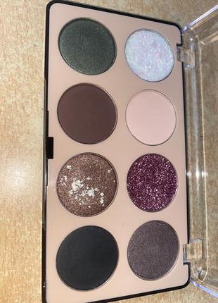 Набор косметики (можно приобрести и отдельно)