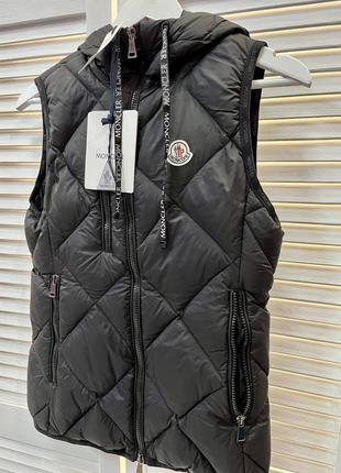 Жилетка в стиле moncler
