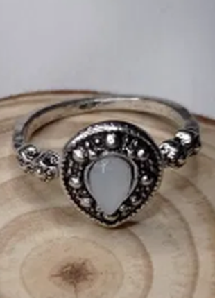Кольцо с белым камнем, новое, бижутерия на подарок  материал ювелирный сплав размер изделия 16