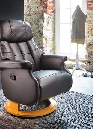 Комфортне крісло-реклайнер relax calgar l chair black стелаж натуральний.2 фото