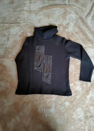 Шерстяной свитер с кожаным декором2 фото