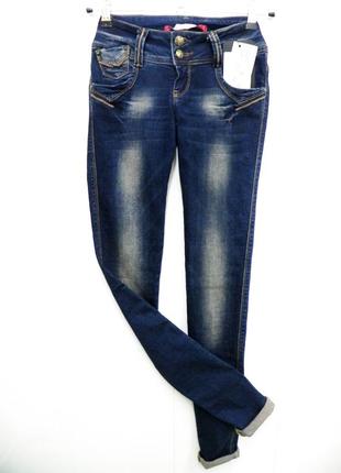 Классные стильные джинсы скини