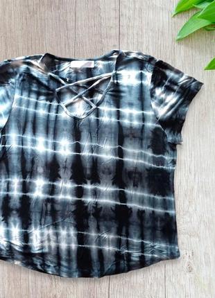 Модная футболка