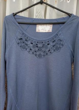 Блуза выбитая.