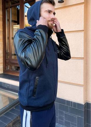 Чоловіча куртка з капюшоном темно-синього кольору3 фото