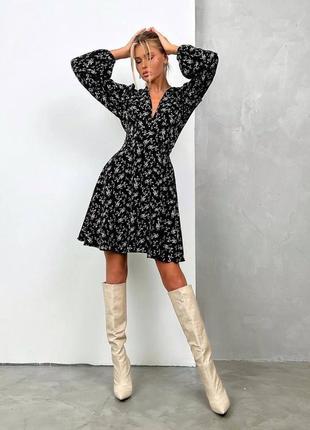 Платье короткое с пышной юбкой расклешенное с декольте с открытой спиной чёрное голубое в цветочек мини миди кукольное вечернее на выход повседневное