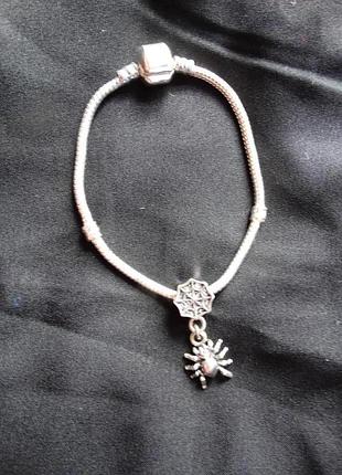 Браслет с подвеской паучок