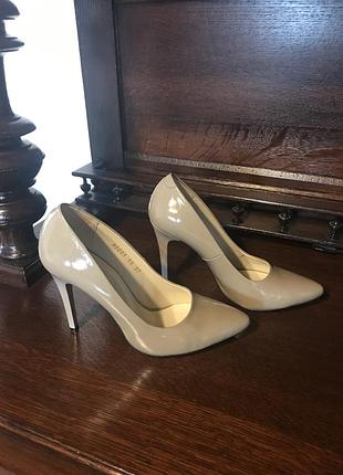 Лаковые туфли