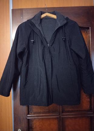 Женская куртка-ветровка с капюшоном утепленная1 фото