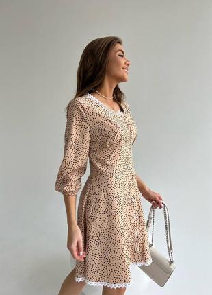 Платье бежевое в горошек короткая с кружевом на рукав в три четверти на пуговицах свободного кроя стильная качественная3 фото