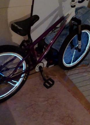Неоновая подсветка колес велосипеда.