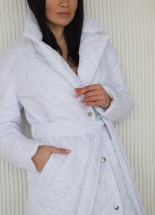 Пальто женское стеганое миди деми плащевка утепленное синтипон демисезонное весеннее осеннее белое7 фото