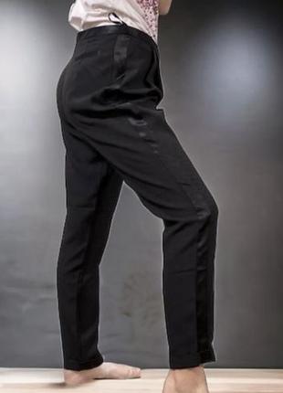 Чёрные брюки с атласными лампасами1 фото