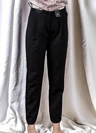 Чёрные брюки с атласными лампасами2 фото