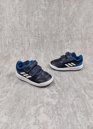Кросівки adidas