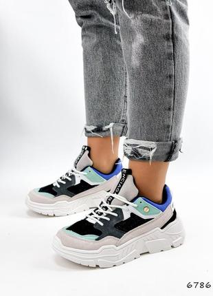 Женские кроссовки