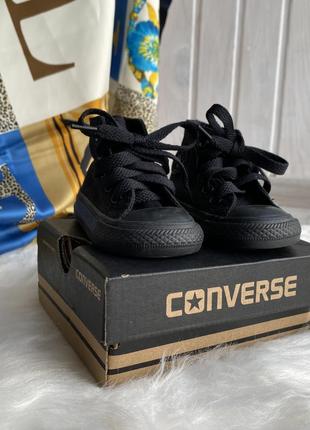 Милые новые конверсы для малышей в коробке