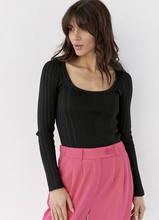 Женский пуловер в рубчик с квадратным декольте2 фото