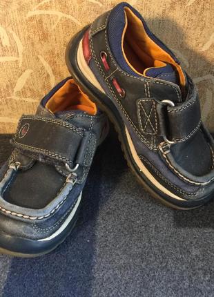 Туфли кожаные весенне-осенние clarks,на липучках 15.2 см/3года/24-25 ориентировочно