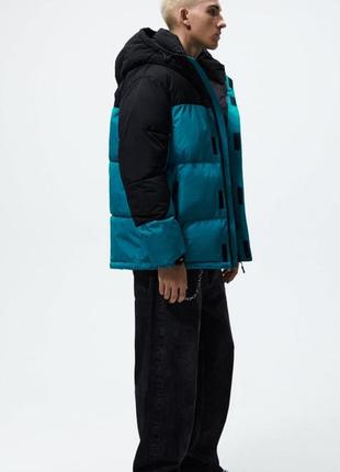 Чоловіча зимова куртка zara з кольоровими блоками5 фото
