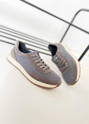 Кроссовки на весну