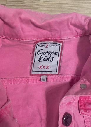 Яркая розовая джинсовая куртка на девочку 10-12 лет2 фото