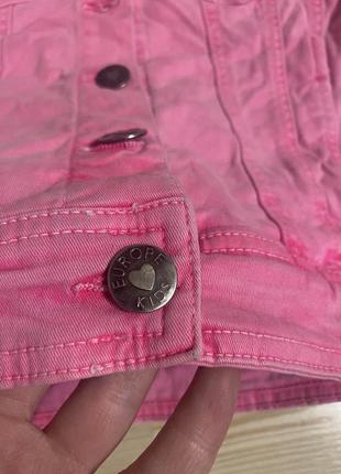 Яркая розовая джинсовая куртка на девочку 10-12 лет5 фото