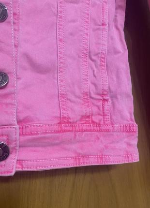 Яркая розовая джинсовая куртка на девочку 10-12 лет6 фото