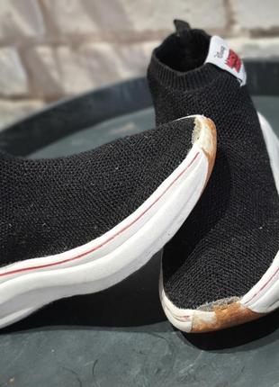 Класні кросівки zara