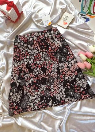 Женская мини-юбка черный цветочный принт.5 фото