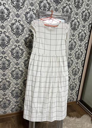 Сукня в клітинку