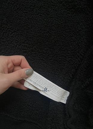 Черная актуальная замшевая дубленка