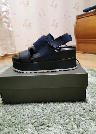 Босоніжки