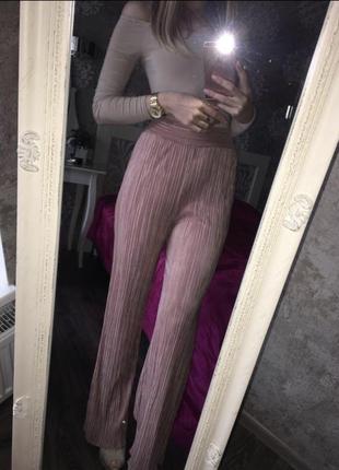 Тренд широкі прямі брюки плісе плісировка