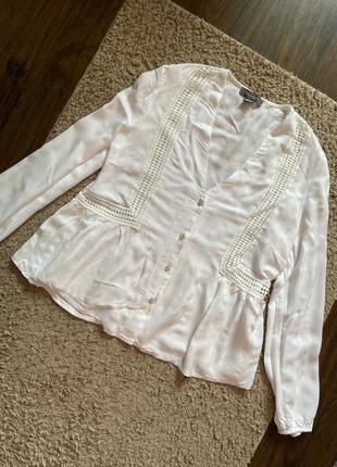Жіноча біла блуза з мереживом з віскози8 фото