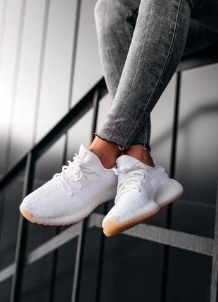 Женские кроссовки adidas yeezy boost 350 v2 triple white crema / smb