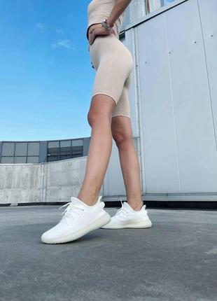 Женские кроссовки adidas yeezy boost 350 v2 triple full white / smb10 фото